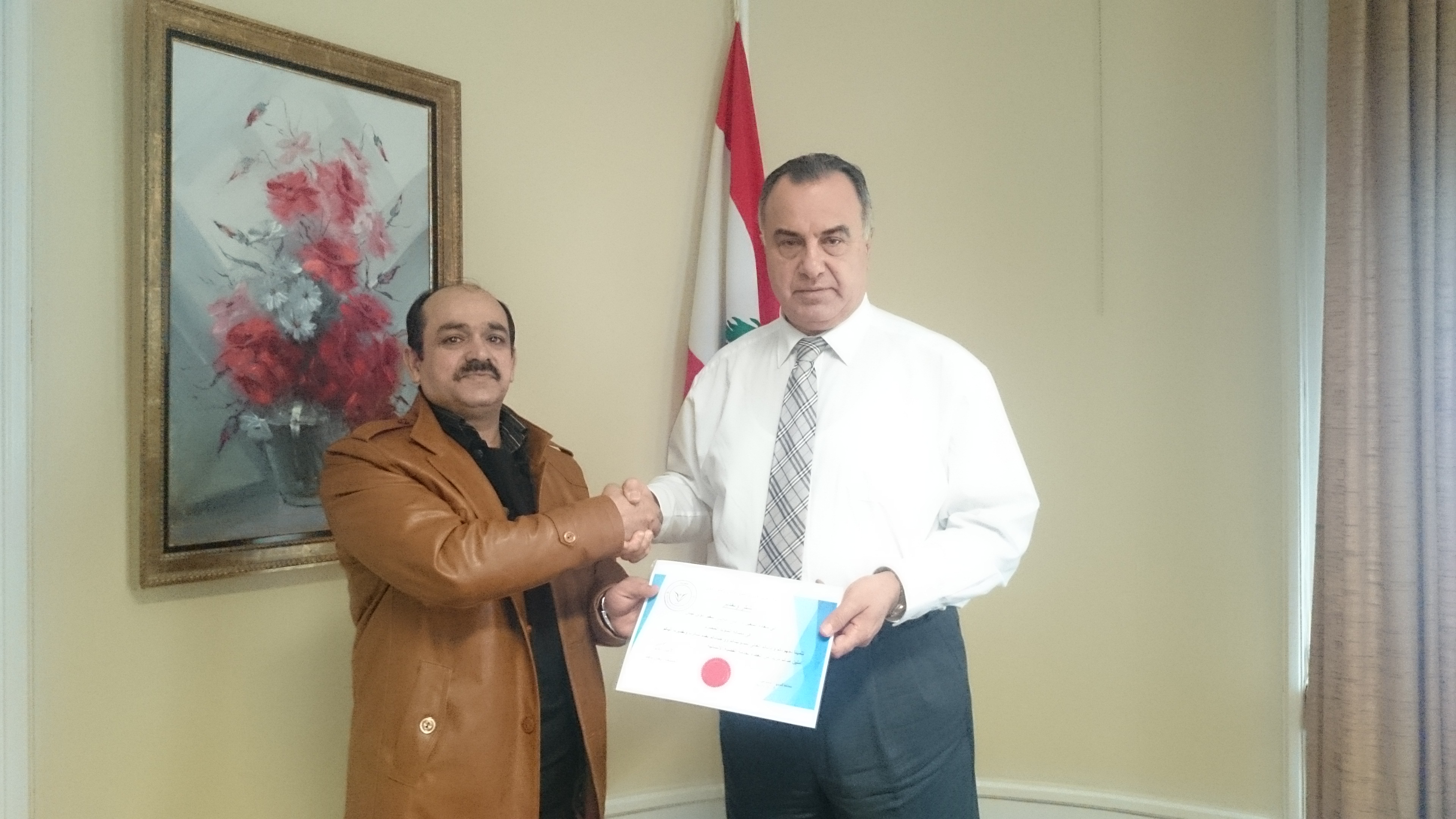 السوید/الأمين العام يلتقي سفير لبنان بالسويد ويمنحه شهادة تقديرية
