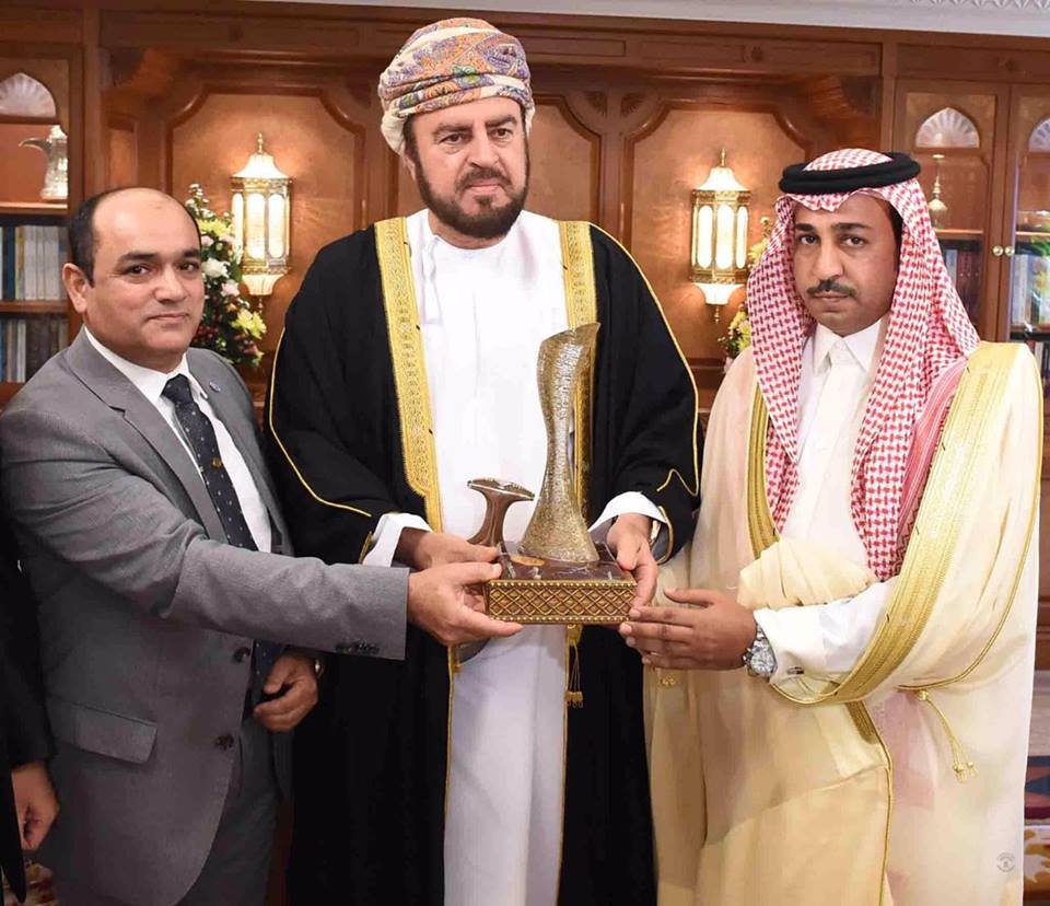 المركز يمنح السلطان قابوس جائزة الإنسان العربي الدولية لعام  2016