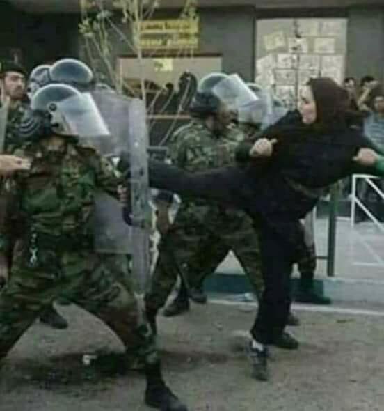ايران/يجب علي الأمم المتحدة والاتحاد الأوروبي إدانة استخدام العنف من جانب السلطات الإيرانية ضد المتظاهرين
