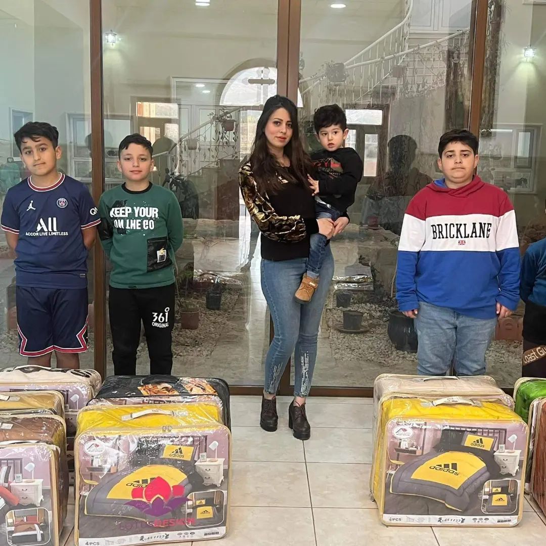 أن جولاغ سفيرة المركز العربي الأوروبي تقدم مفروشات الي دار الأيتام في العراق