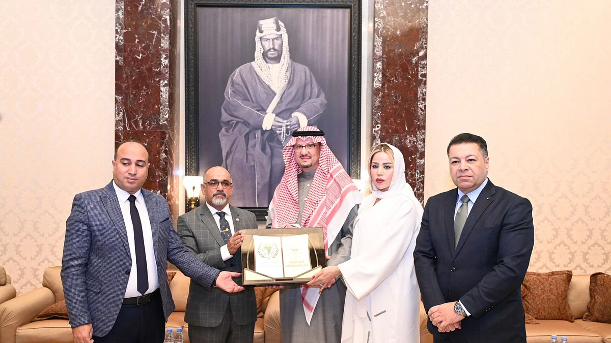 الأمير فيصل بن تركي بن ناصر، يتسلم الجائزة الدولية لصناع التنمية والسلام لعام 2022