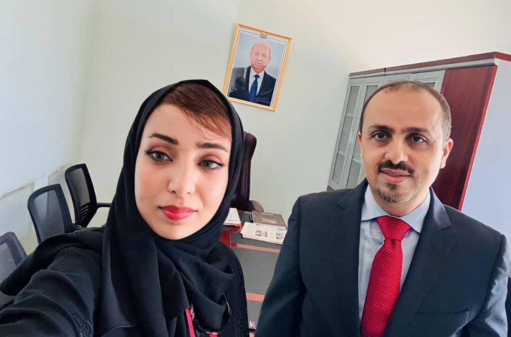 ممثلة المركز العربي الأوروبي في اليمن تلتقي بوزير الإعلام اليمني معمر الإرياني