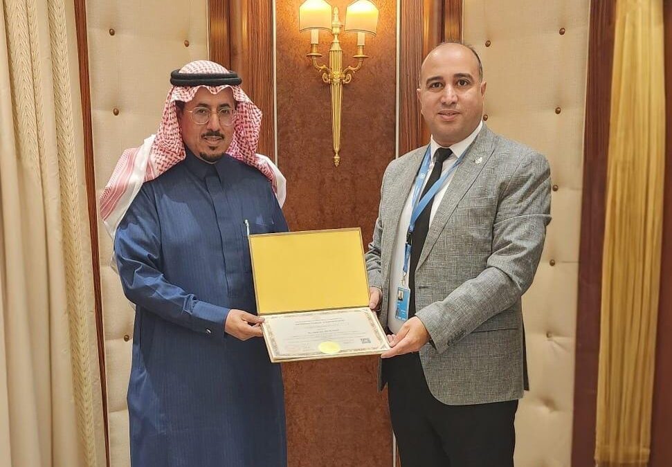 تقديرا لدوره البارز في تعزيز قيم التسامح والسلام  المركز العربي الأوروبي يكرم شخصية سعودية فاعلة في مجال حقوق الإنسان.